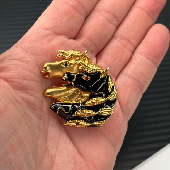 Vintage Gold Tone & Black Enamel Horse Head Brooch Pin Rhinestone Eyes Mane - Picture 3 of 10